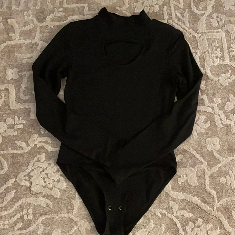 NWOT Mock neck cutout bodysuit - Picture 2 of 6